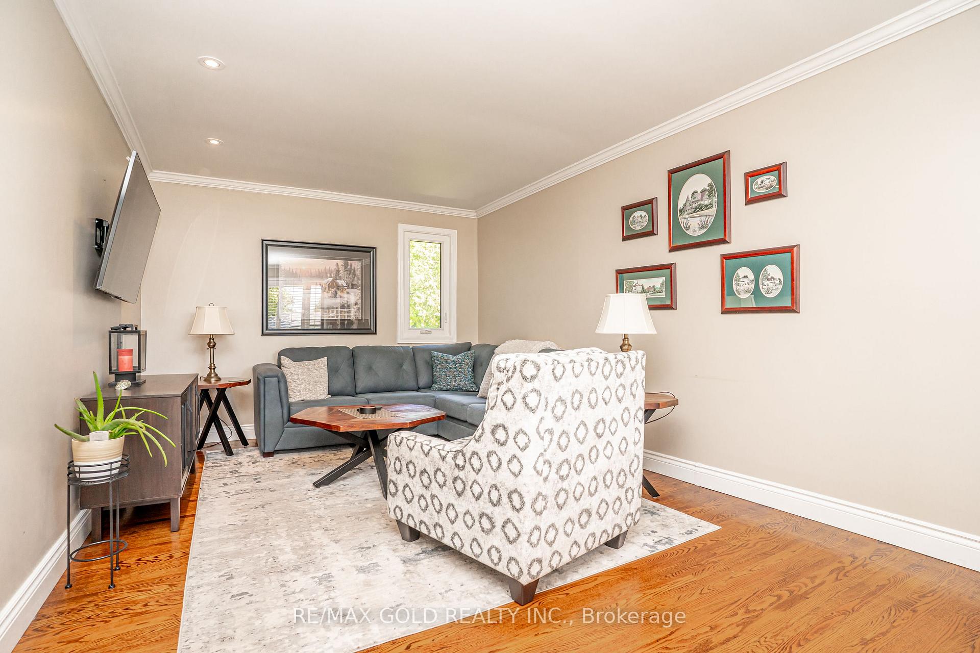 Photo 8 of 37 Devonshire Drive, Brampton, Southgate — HOMEH