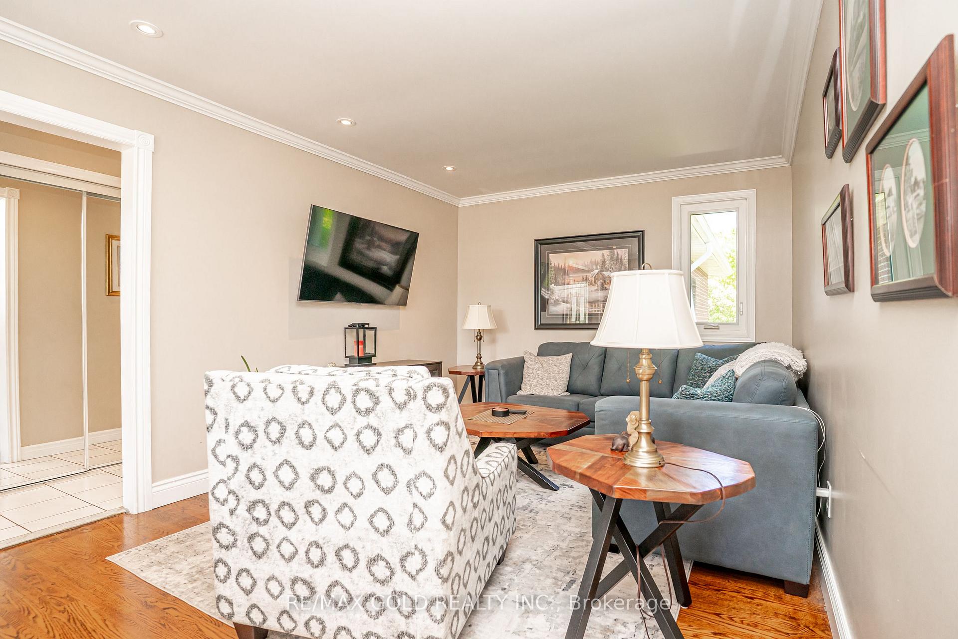 Photo 9 of 37 Devonshire Drive, Brampton, Southgate — HOMEH