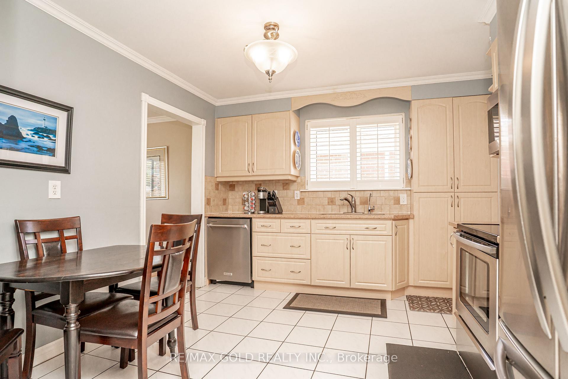 Photo 15 of 37 Devonshire Drive, Brampton, Southgate — HOMEH