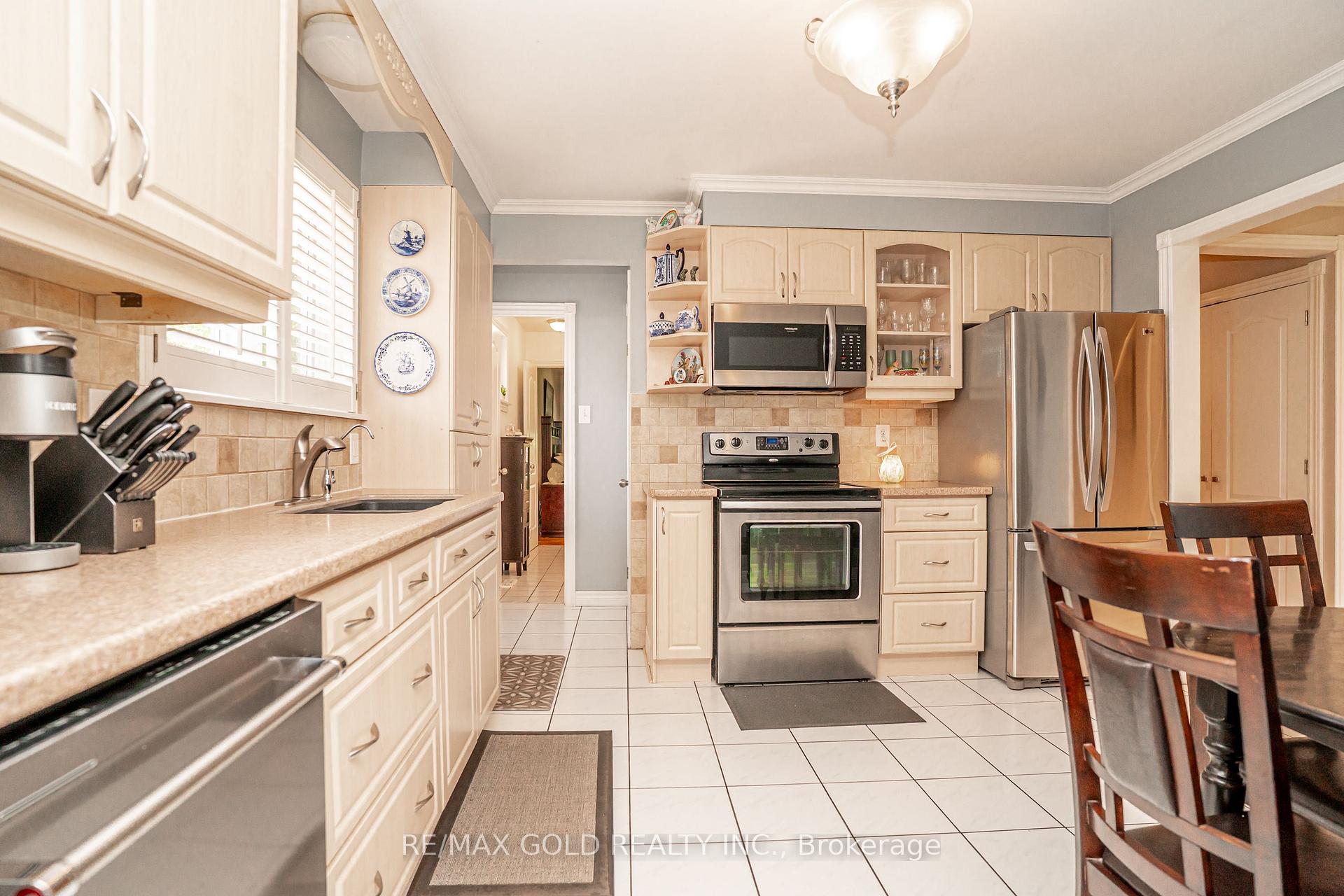 Photo 16 of 37 Devonshire Drive, Brampton, Southgate — HOMEH