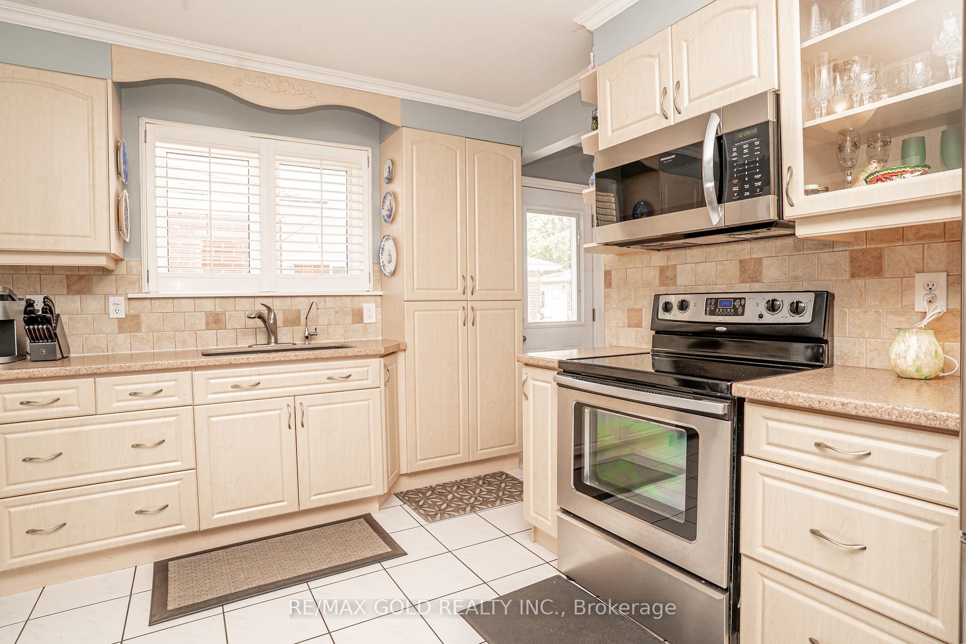 Photo 18 of 37 Devonshire Drive, Brampton, Southgate — HOMEH