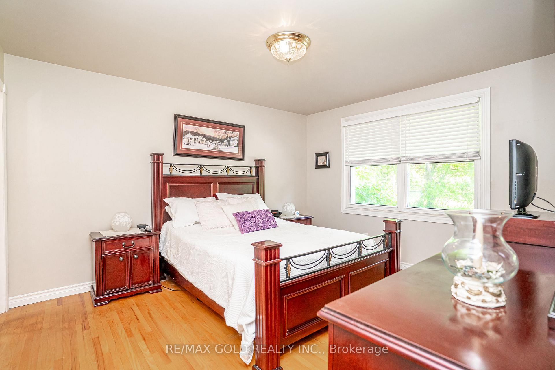 Photo 20 of 37 Devonshire Drive, Brampton, Southgate — HOMEH