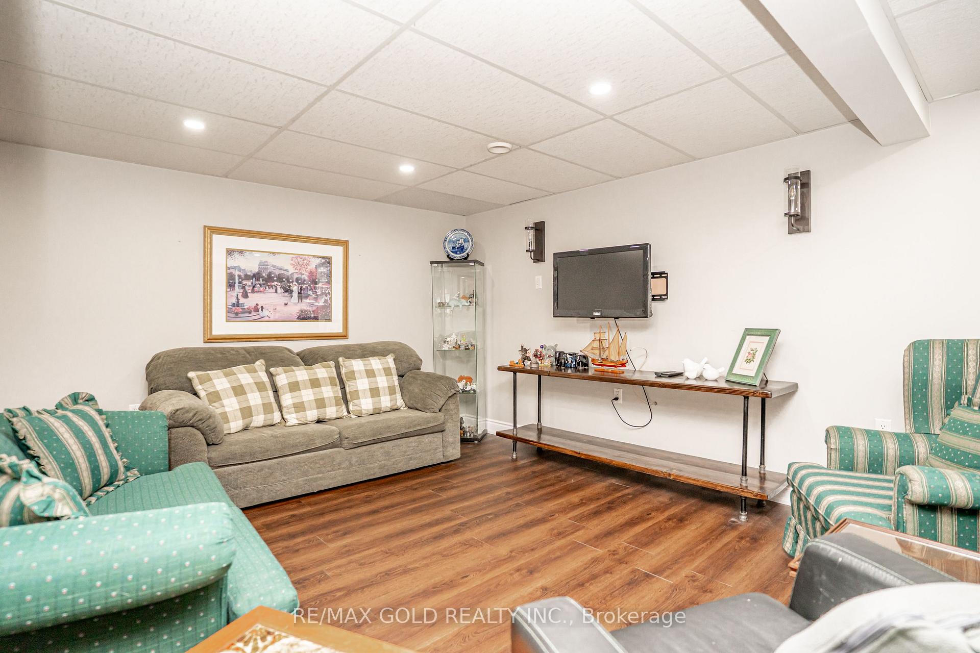 Photo 32 of 37 Devonshire Drive, Brampton, Southgate — HOMEH