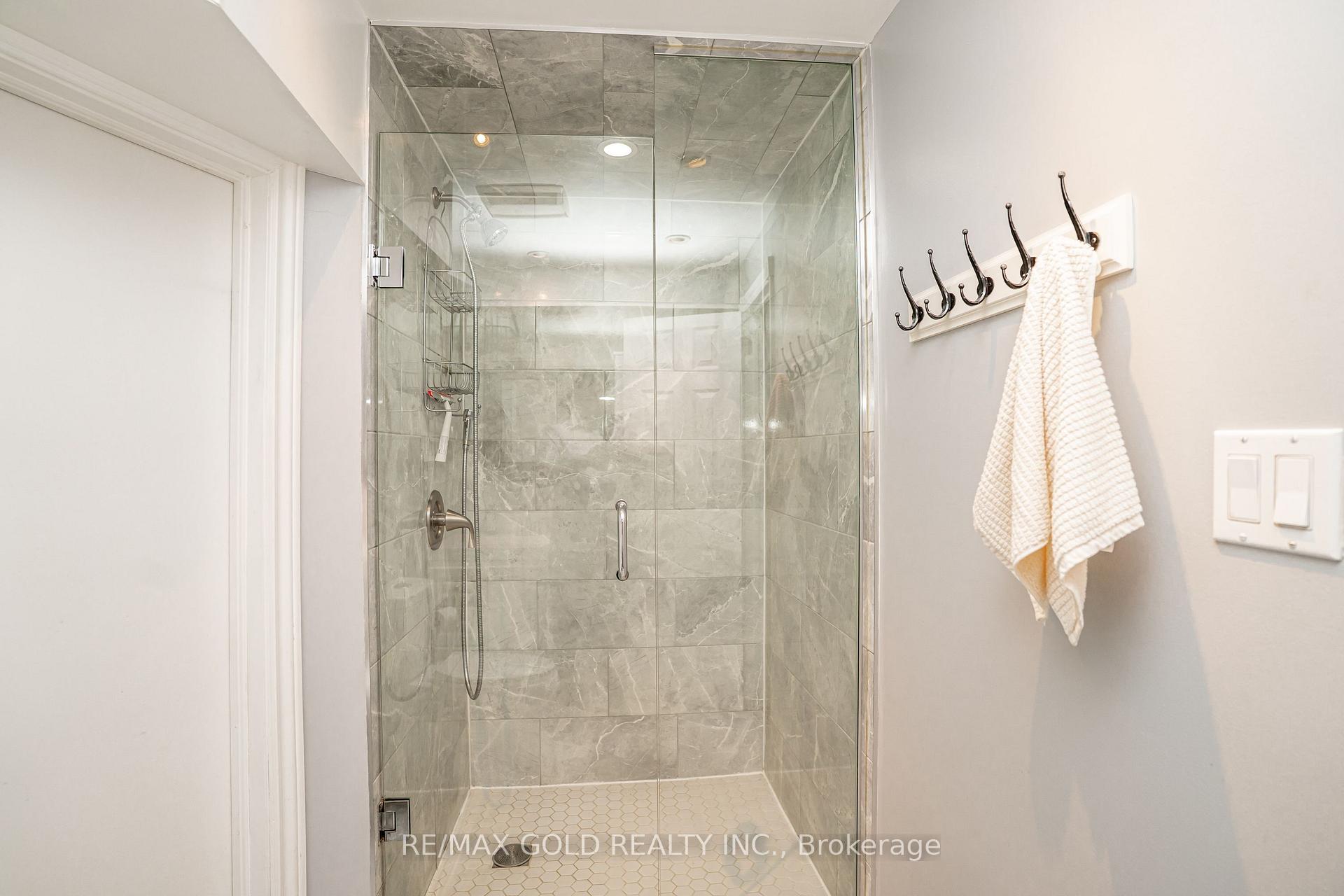 Photo 36 of 37 Devonshire Drive, Brampton, Southgate — HOMEH