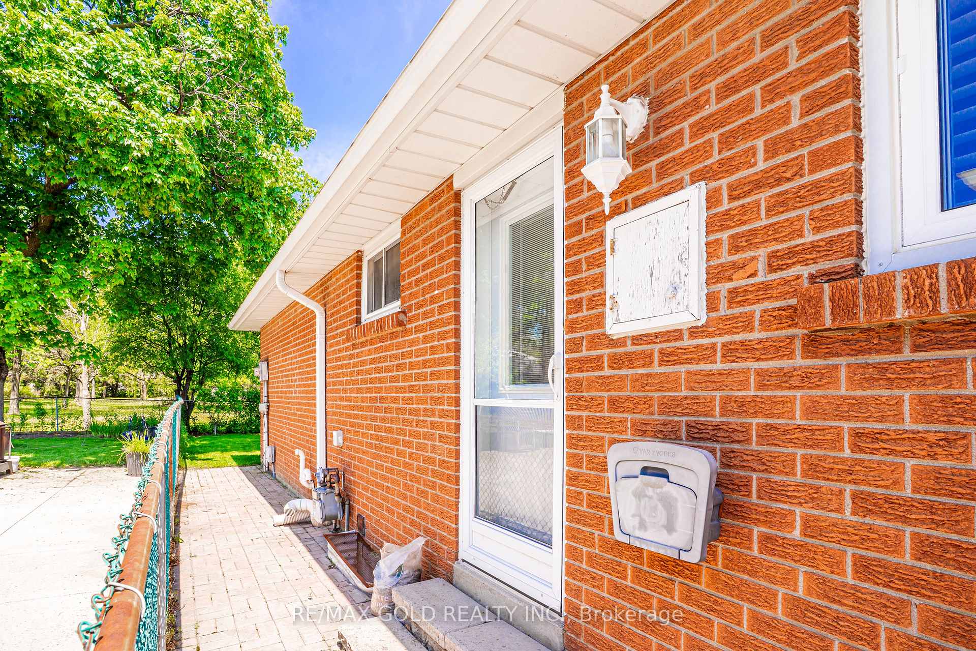 Photo 38 of 37 Devonshire Drive, Brampton, Southgate — HOMEH
