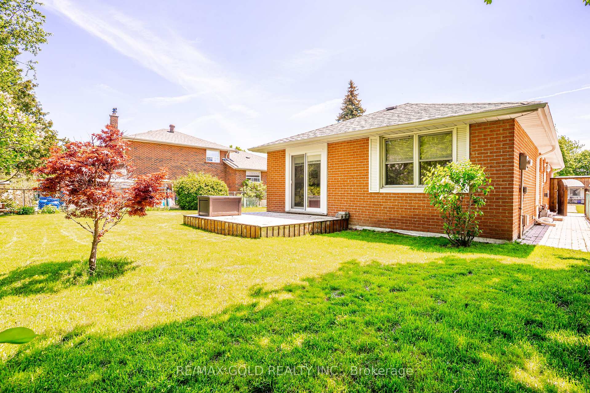 Photo 40 of 37 Devonshire Drive, Brampton, Southgate — HOMEH