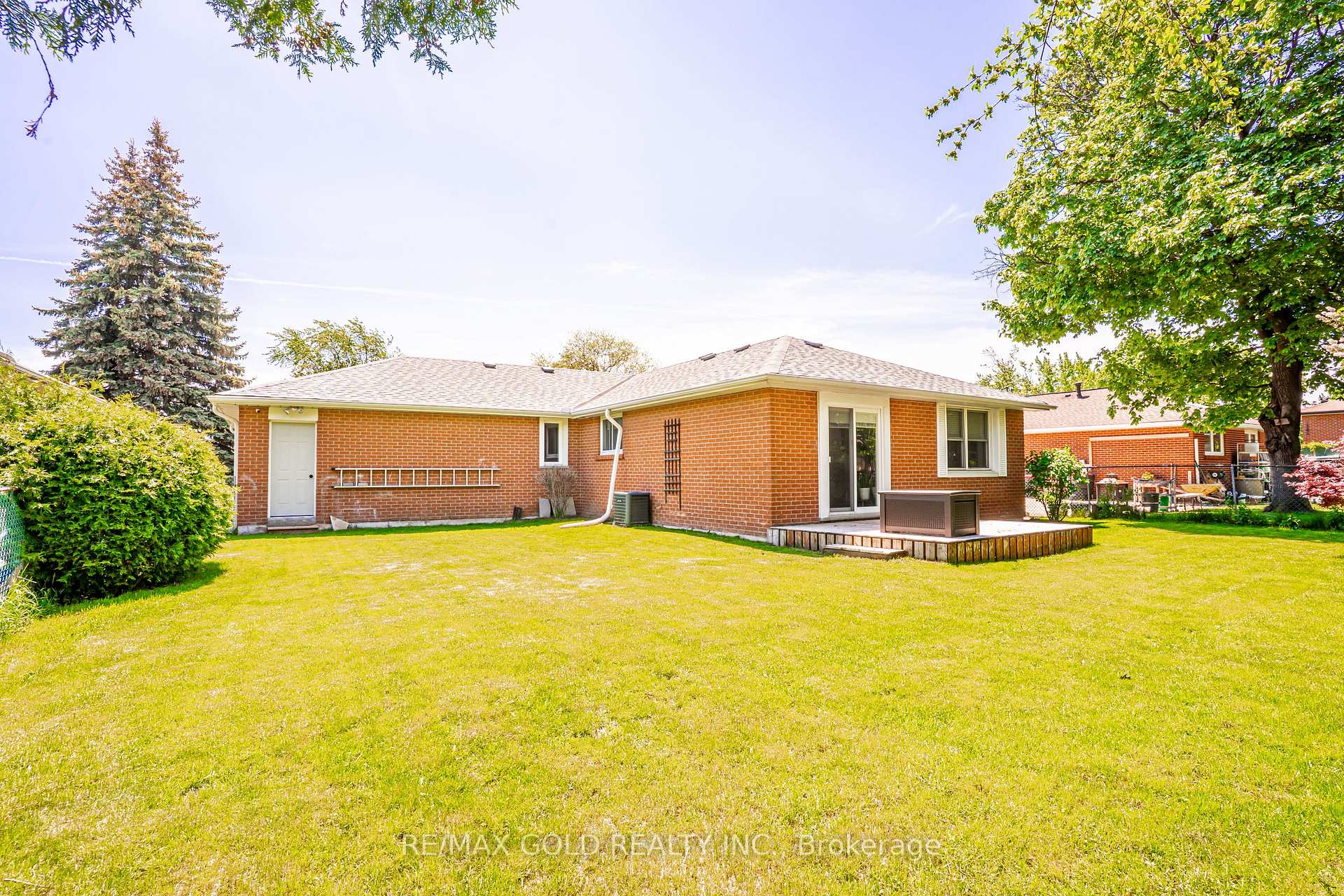Photo 41 of 37 Devonshire Drive, Brampton, Southgate — HOMEH