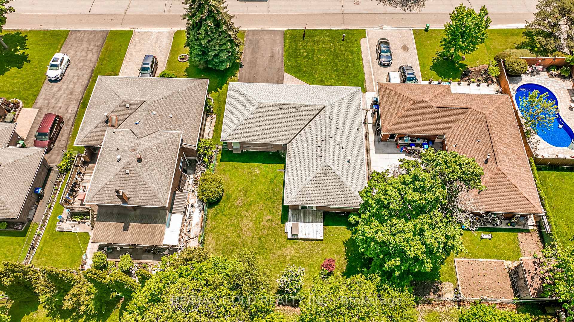 Photo 42 of 37 Devonshire Drive, Brampton, Southgate — HOMEH
