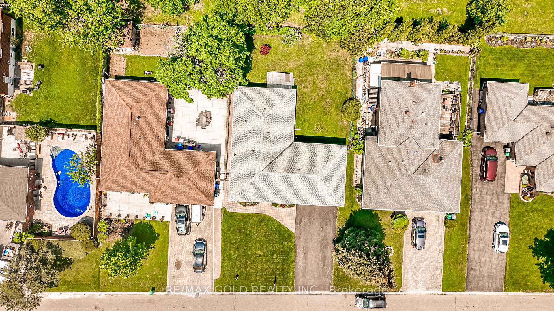 Photo 43 of 37 Devonshire Drive, Brampton, Southgate — HOMEH