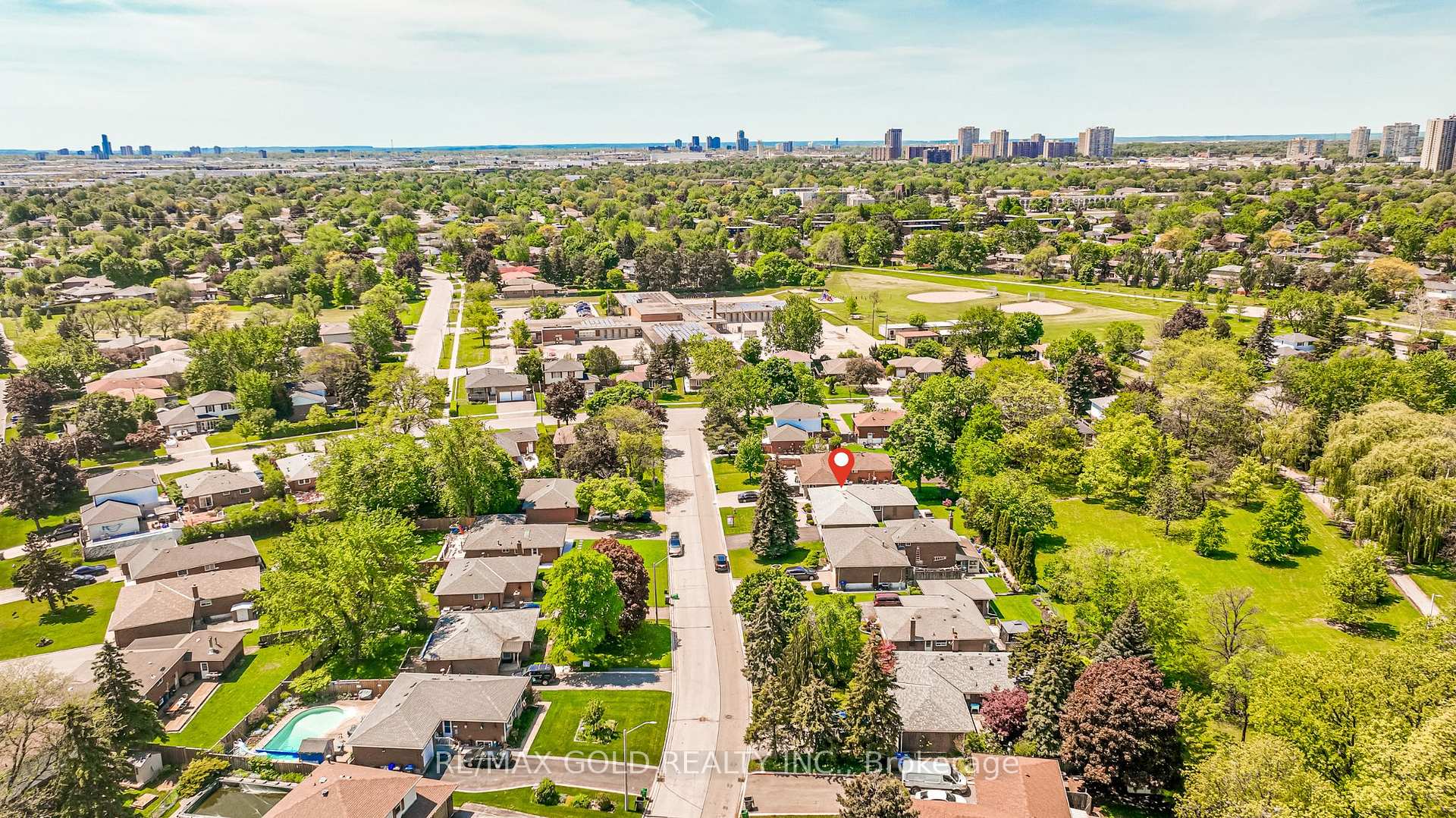 Photo 46 of 37 Devonshire Drive, Brampton, Southgate — HOMEH
