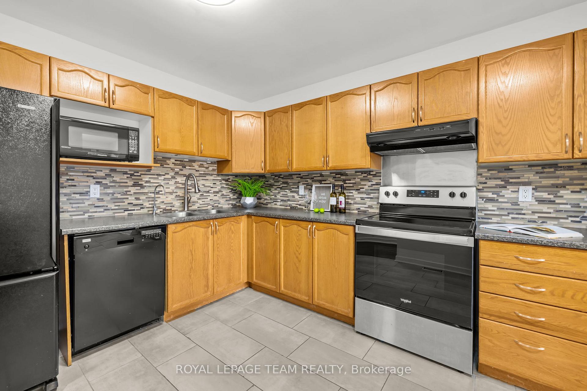 Photo 12 of 91 Winnegreen Court, Ottawa, Hunt Club Park — HOMEH