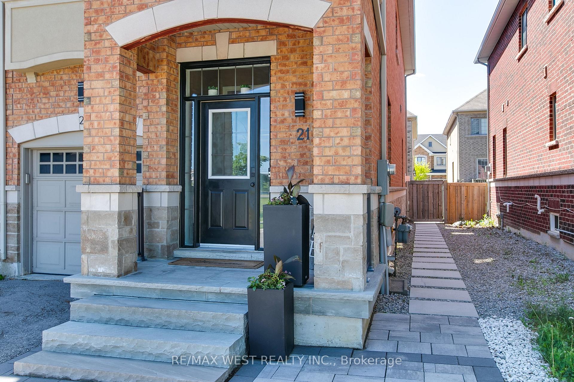 Photo 3 of 21 Sibella Way, Vaughan, Vellore Village — HOMEH