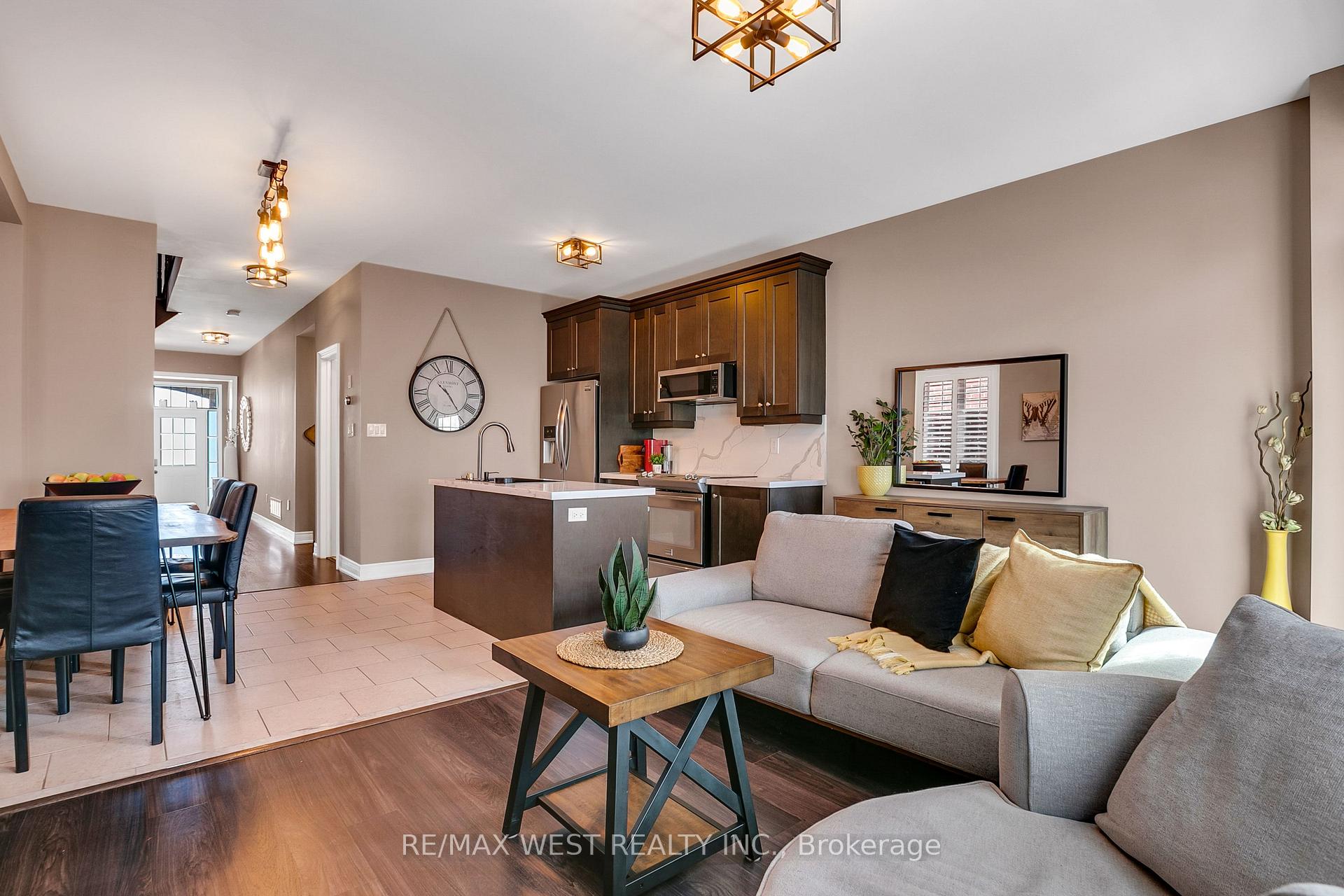 Photo 10 of 21 Sibella Way, Vaughan, Vellore Village — HOMEH