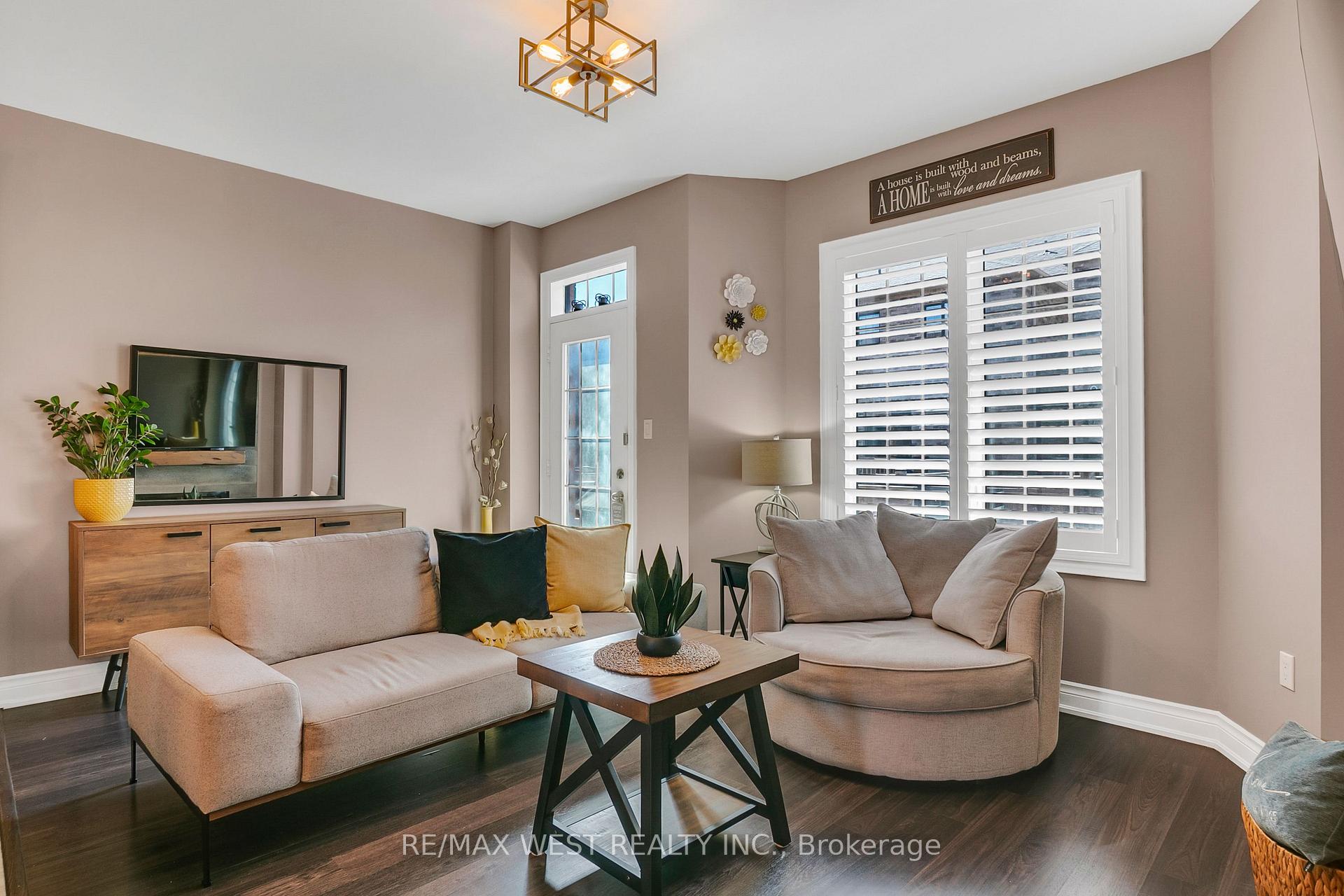 Photo 11 of 21 Sibella Way, Vaughan, Vellore Village — HOMEH