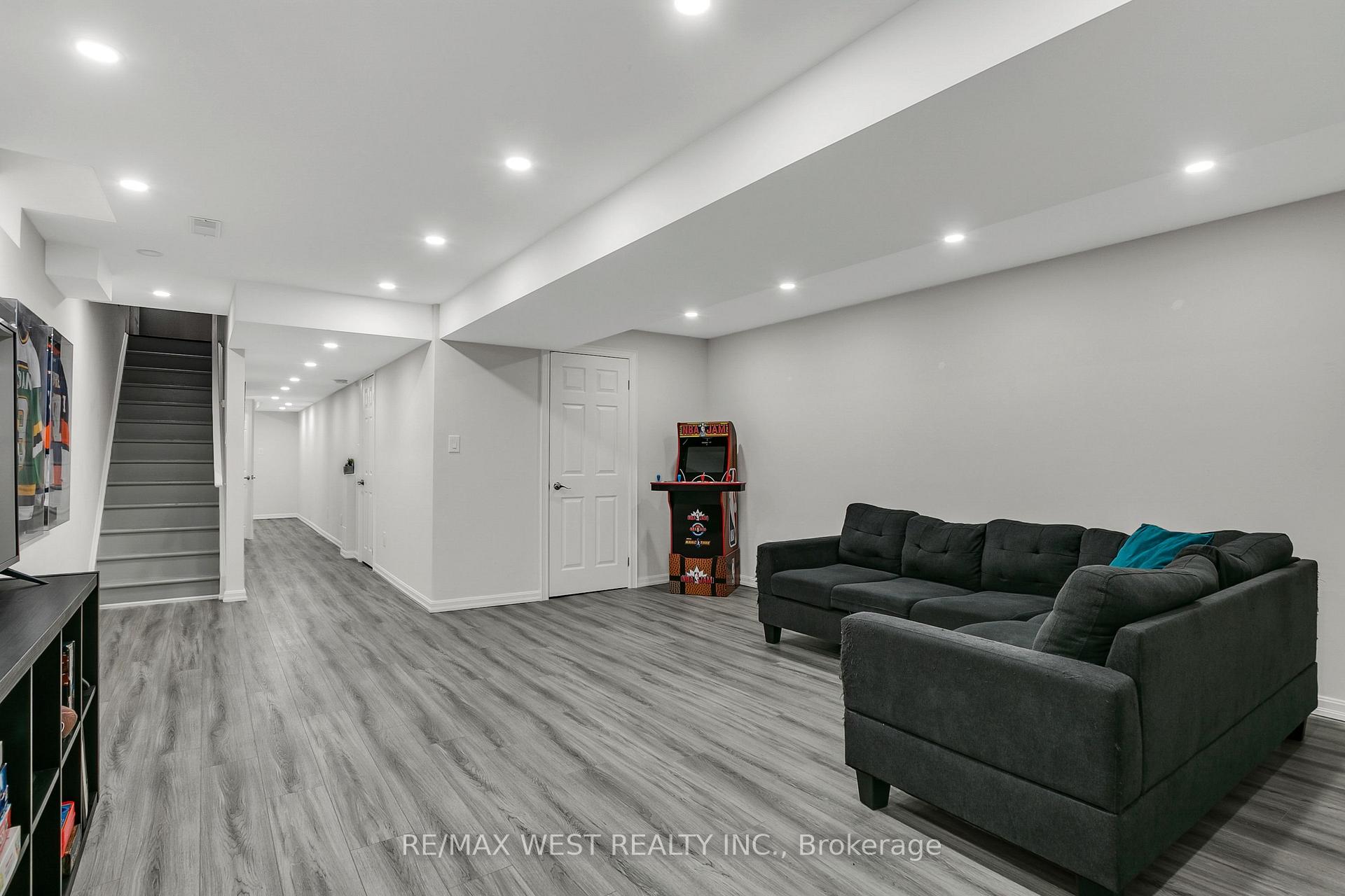 Photo 33 of 21 Sibella Way, Vaughan, Vellore Village — HOMEH