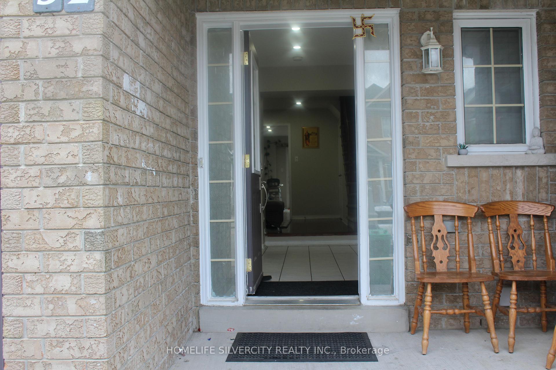 Photo 5 of 92 Tomabrook Crescent, Brampton, Sandringham-Wellington — HOMEH