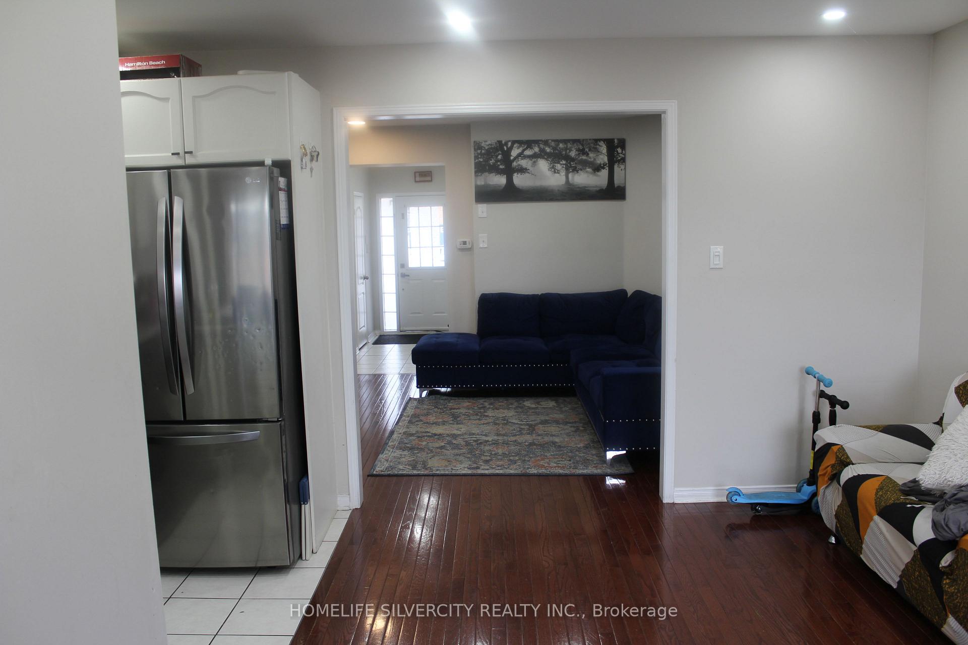 Photo 8 of 92 Tomabrook Crescent, Brampton, Sandringham-Wellington — HOMEH