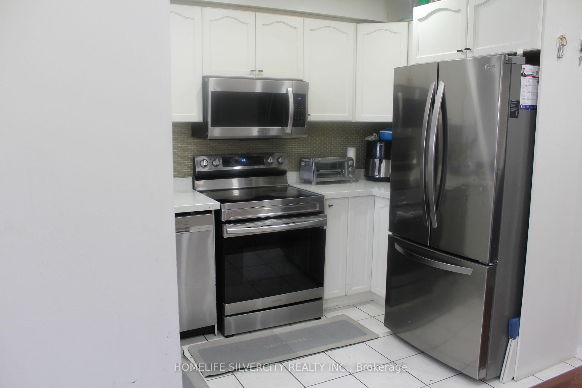 Photo 13 of 92 Tomabrook Crescent, Brampton, Sandringham-Wellington — HOMEH