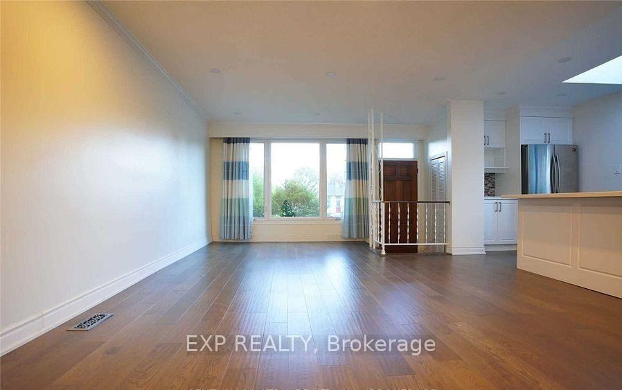 Photo 3 of 218 Ashlar Road, Richmond Hill, Crosby — HOMEH