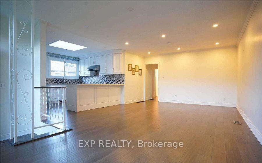 Photo 4 of 218 Ashlar Road, Richmond Hill, Crosby — HOMEH