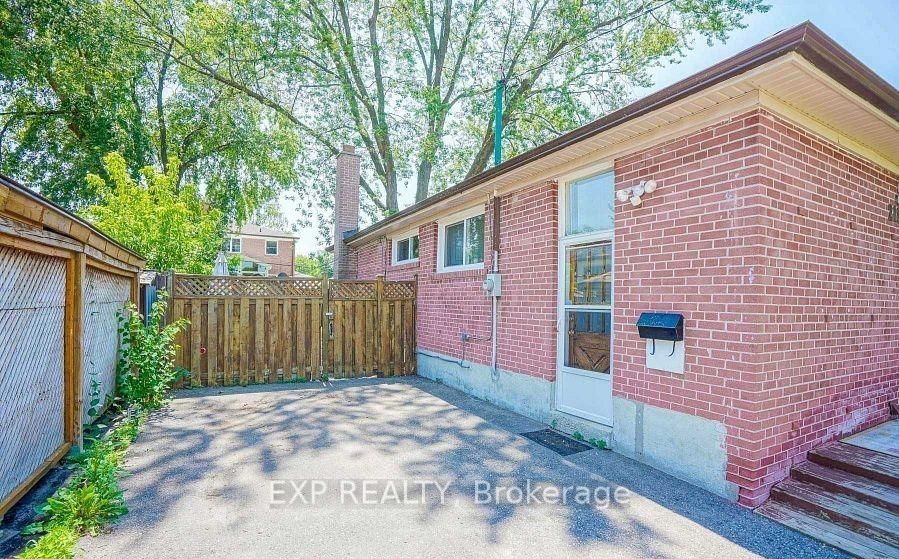 Photo 21 of 218 Ashlar Road, Richmond Hill, Crosby — HOMEH