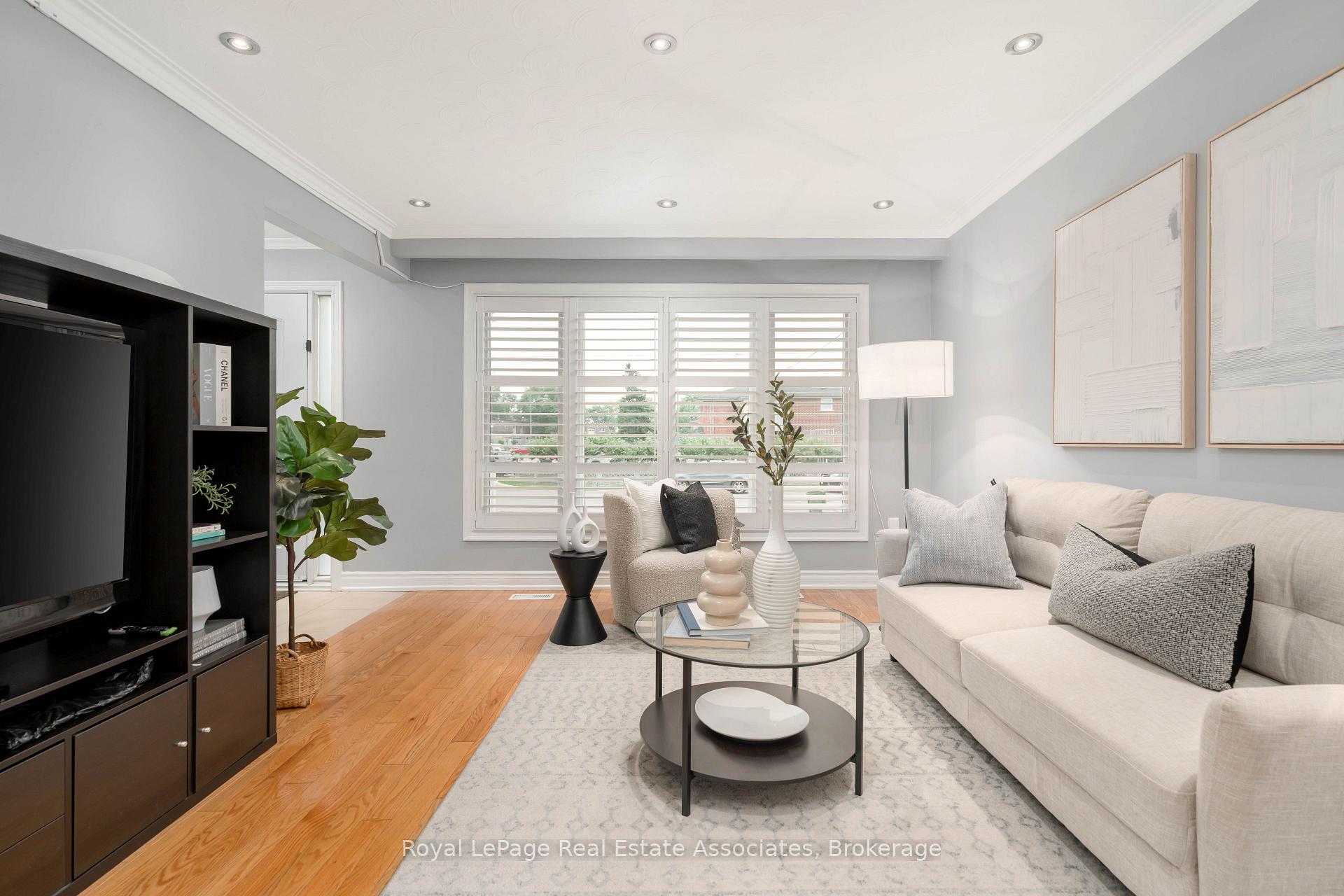 Photo 7 of 12 Anchor Drive, North York, Glenfield-Jane Heights — HOMEH