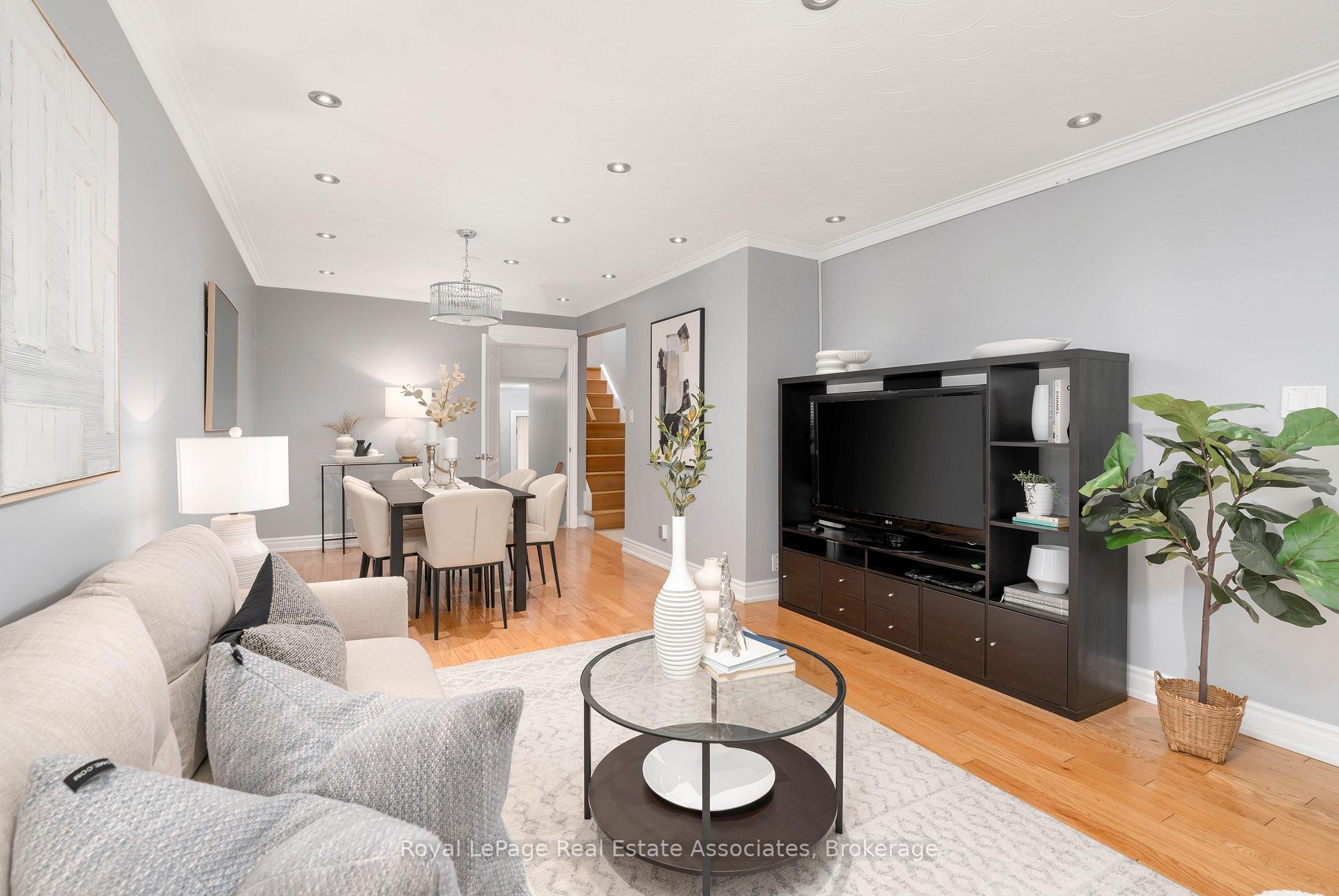 Photo 8 of 12 Anchor Drive, North York, Glenfield-Jane Heights — HOMEH