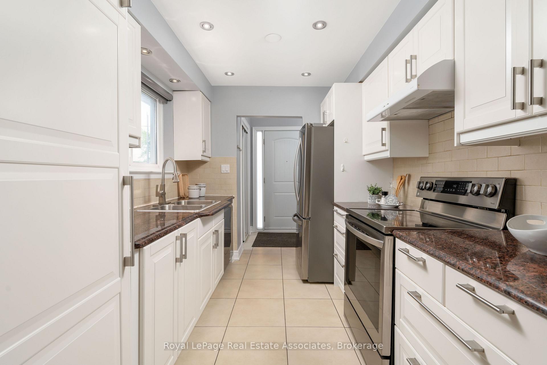 Photo 16 of 12 Anchor Drive, North York, Glenfield-Jane Heights — HOMEH