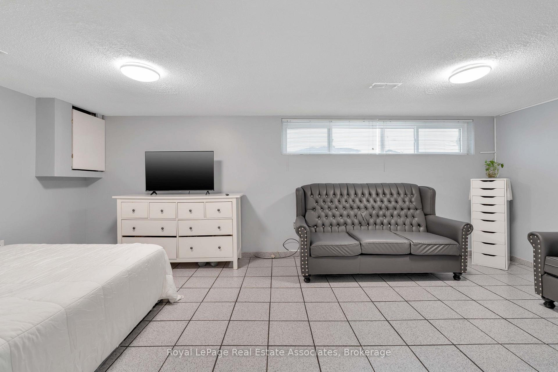Photo 33 of 12 Anchor Drive, North York, Glenfield-Jane Heights — HOMEH