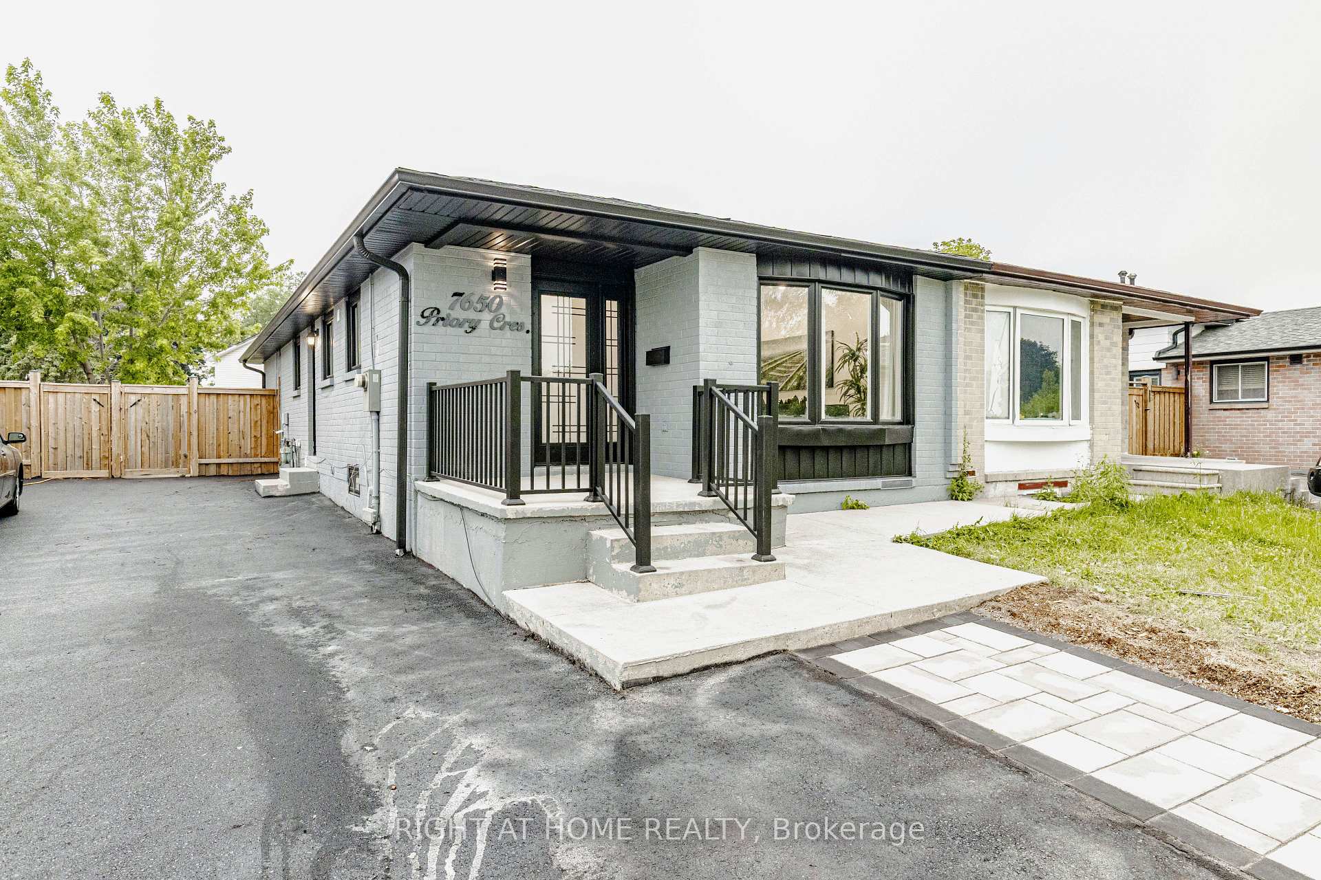 Photo 1 of 7650 Priory Crescent, Mississauga, Malton — HOMEH