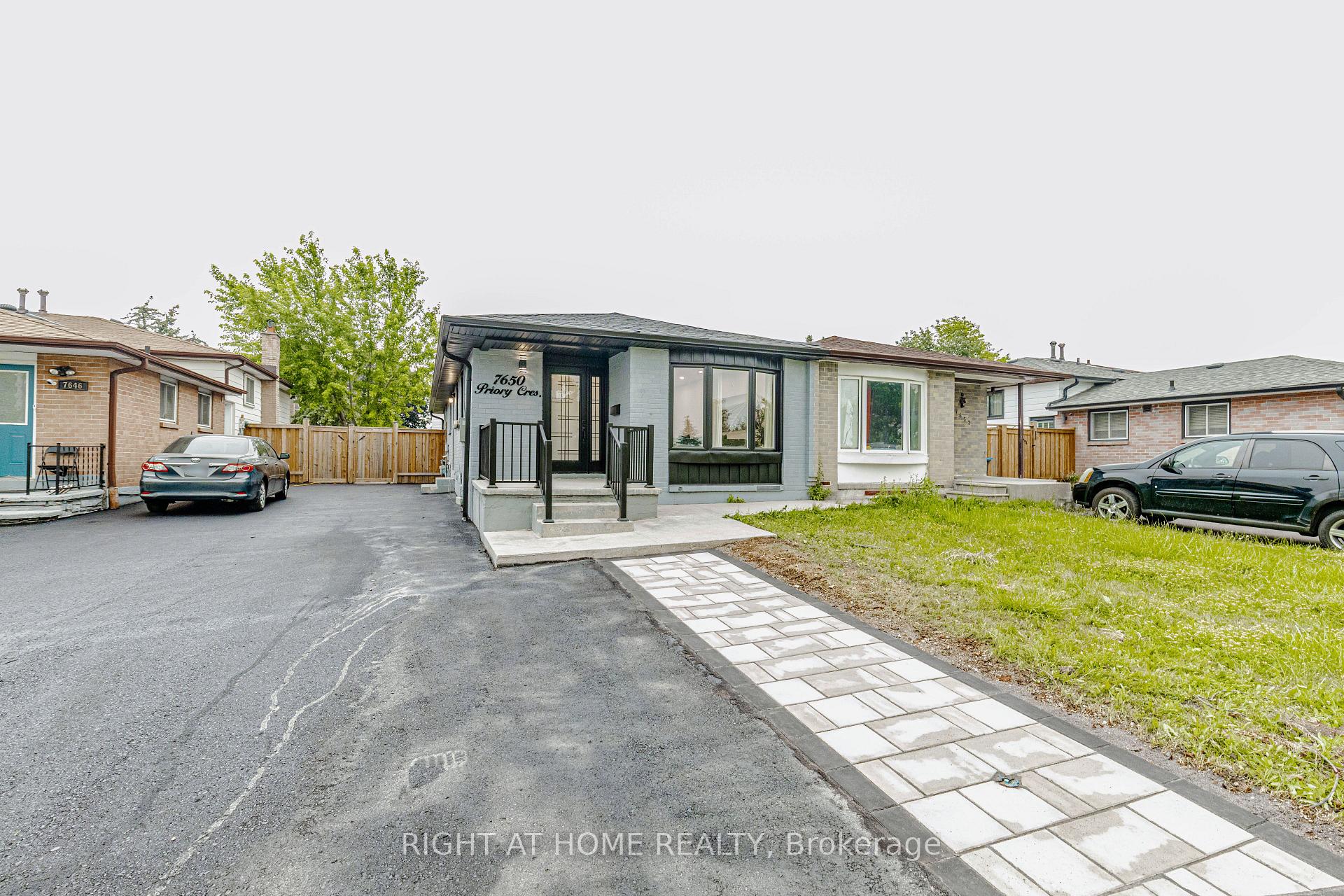 Photo 3 of 7650 Priory Crescent, Mississauga, Malton — HOMEH
