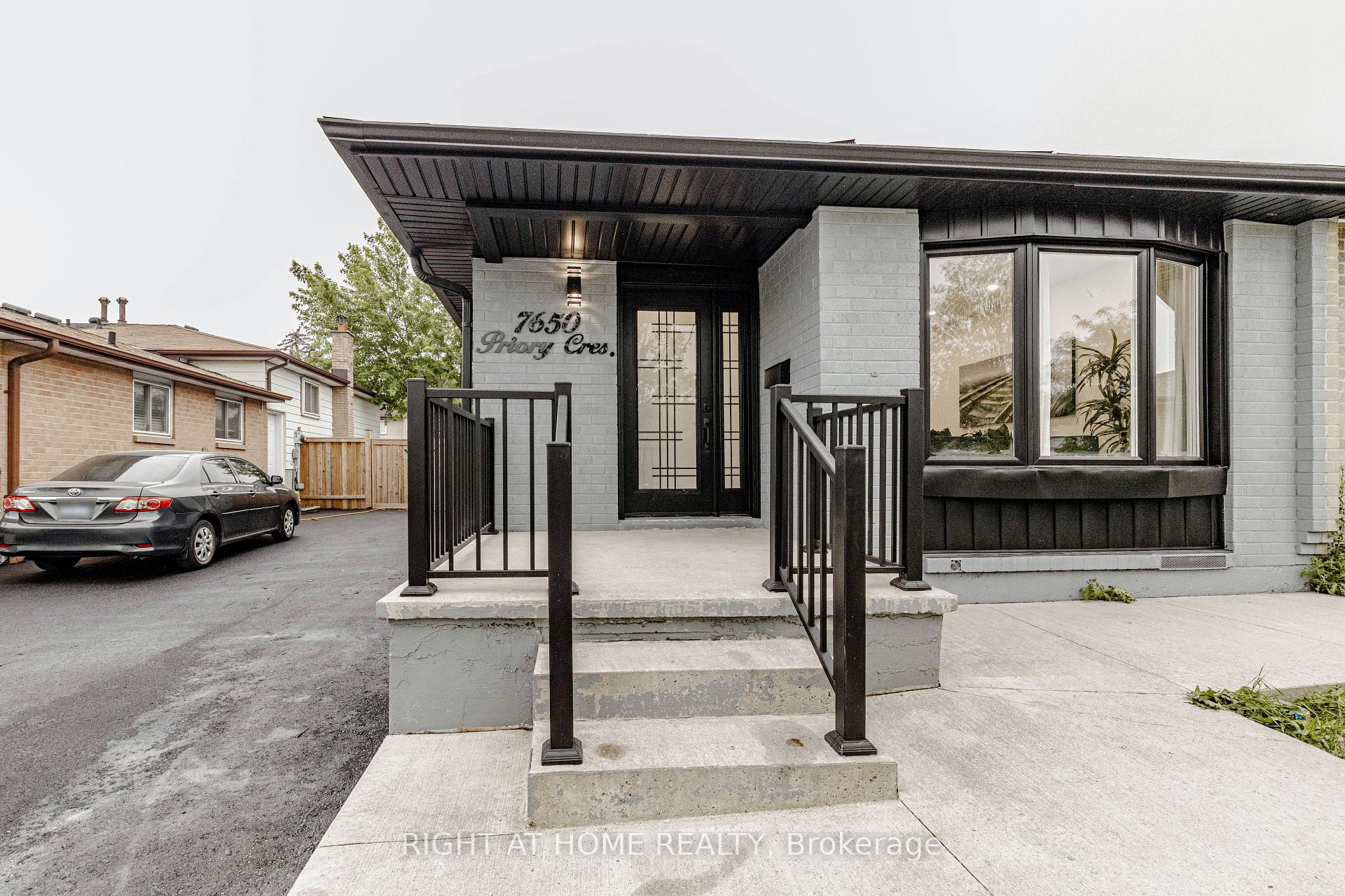 Photo 4 of 7650 Priory Crescent, Mississauga, Malton — HOMEH