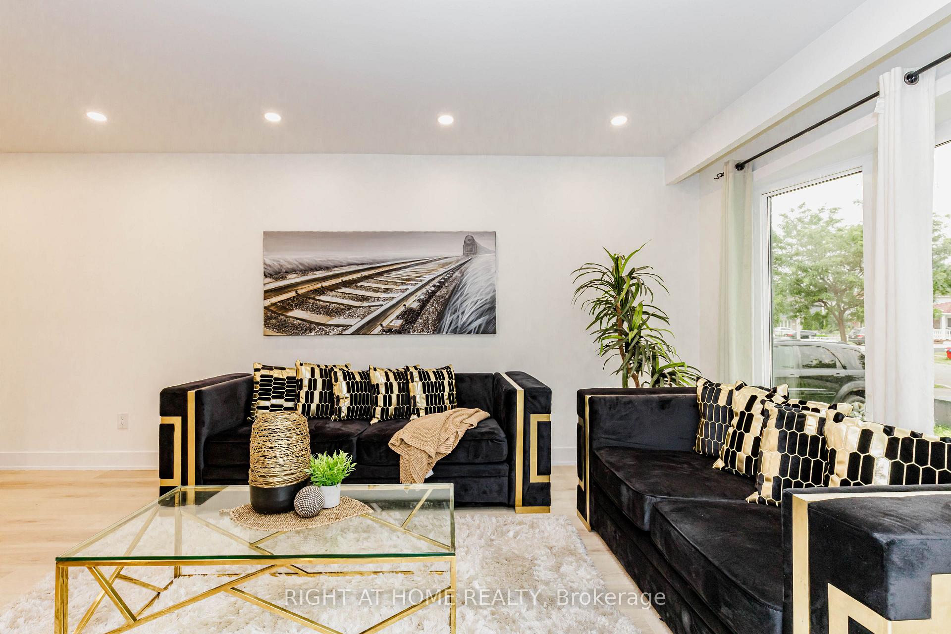 Photo 6 of 7650 Priory Crescent, Mississauga, Malton — HOMEH