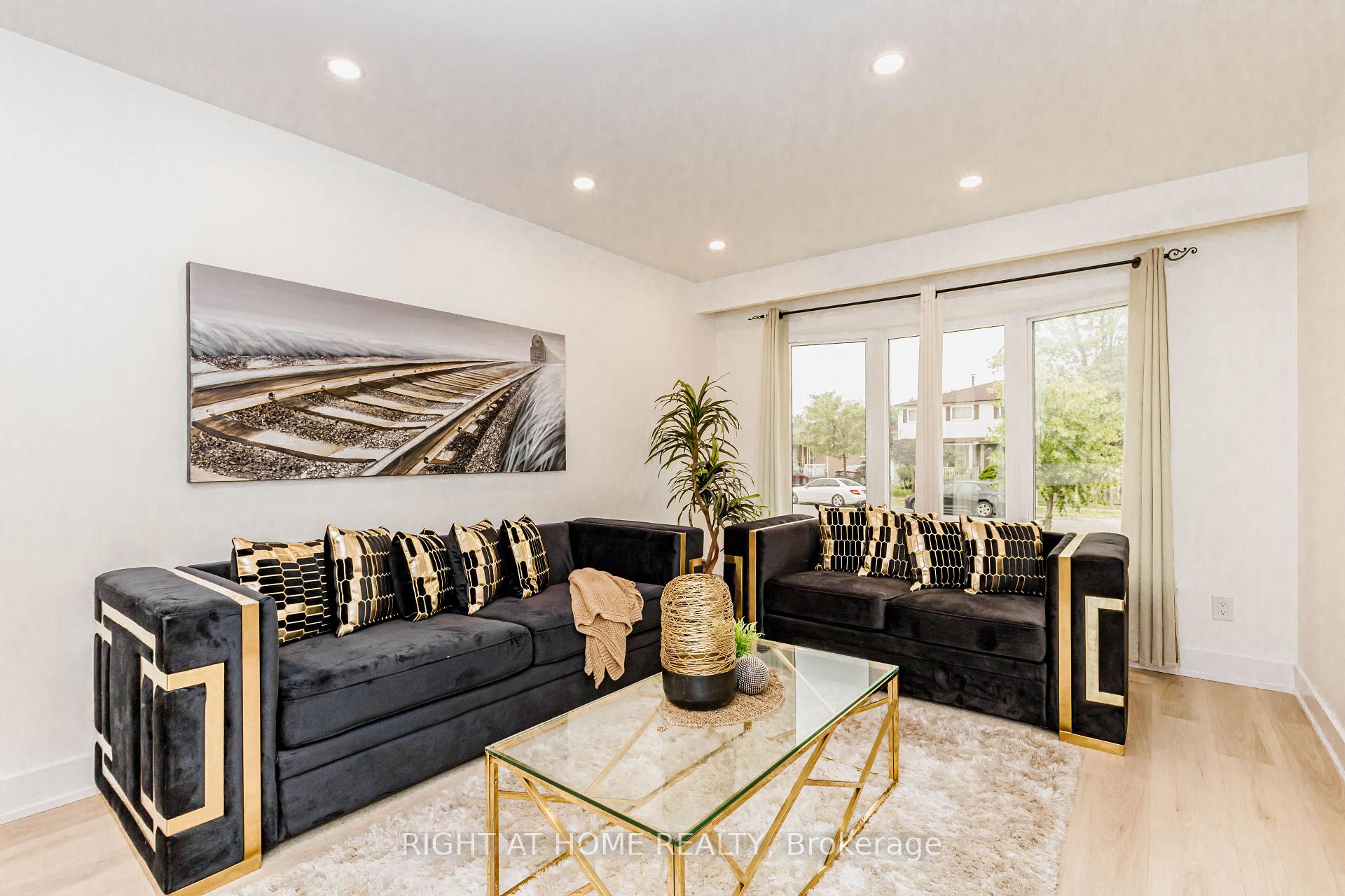 Photo 7 of 7650 Priory Crescent, Mississauga, Malton — HOMEH