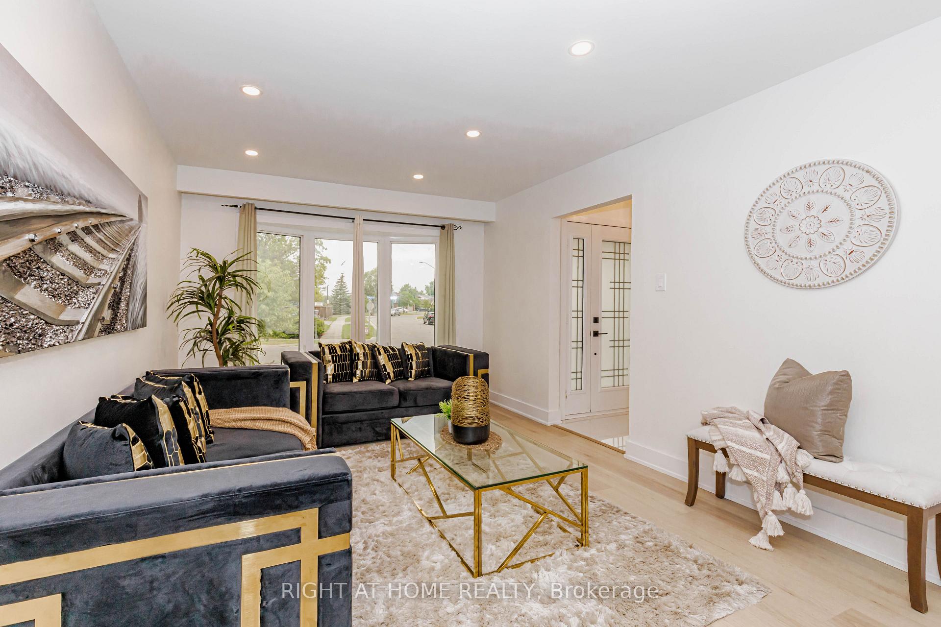 Photo 9 of 7650 Priory Crescent, Mississauga, Malton — HOMEH