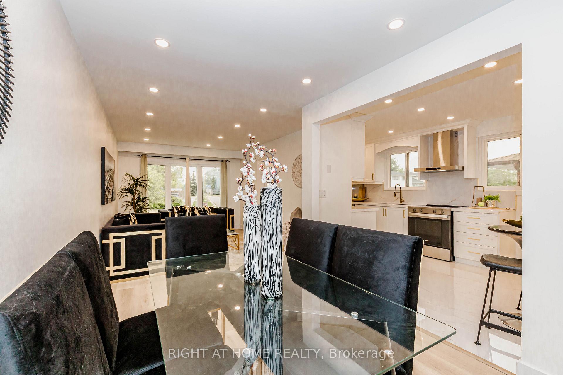 Photo 15 of 7650 Priory Crescent, Mississauga, Malton — HOMEH