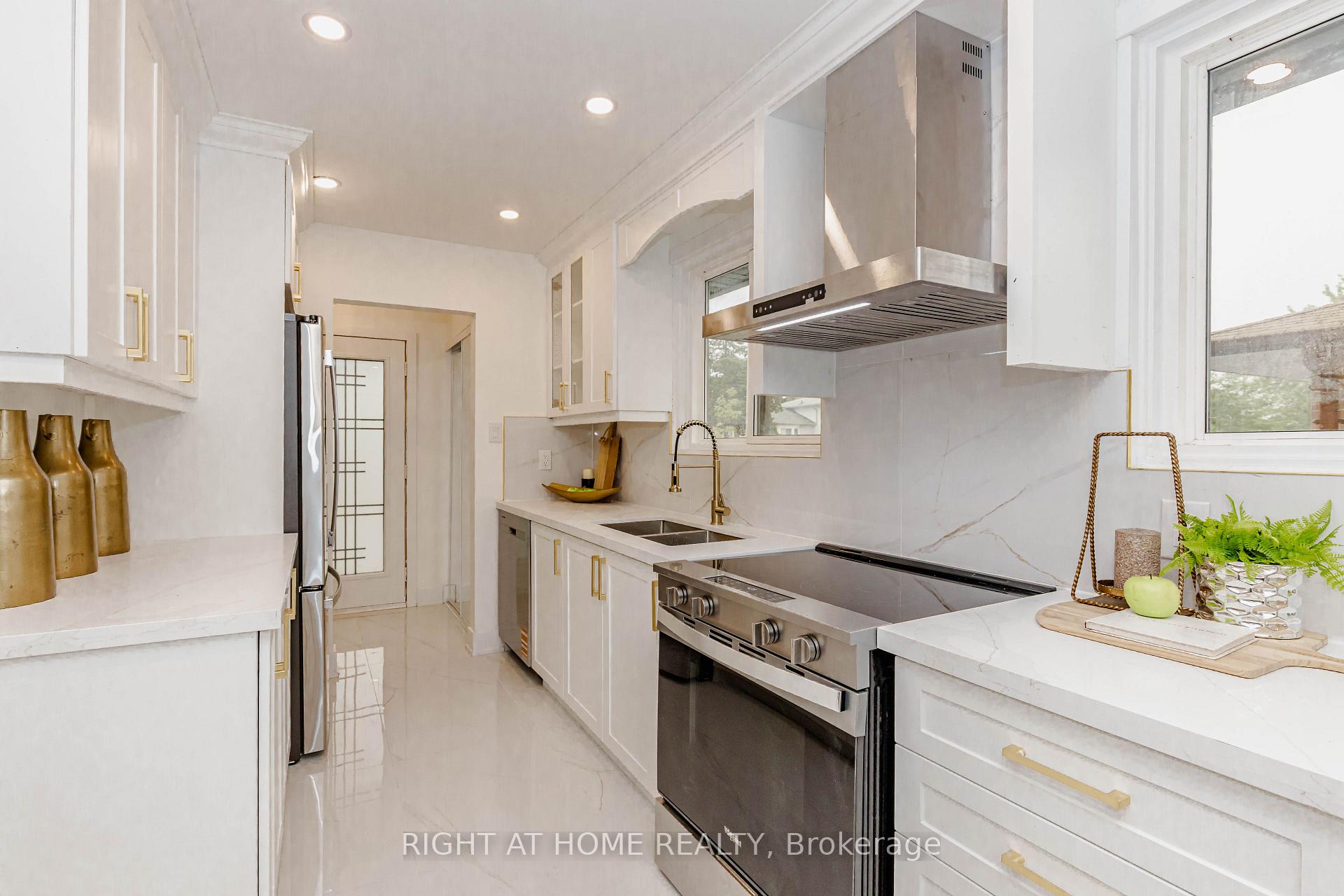Photo 16 of 7650 Priory Crescent, Mississauga, Malton — HOMEH