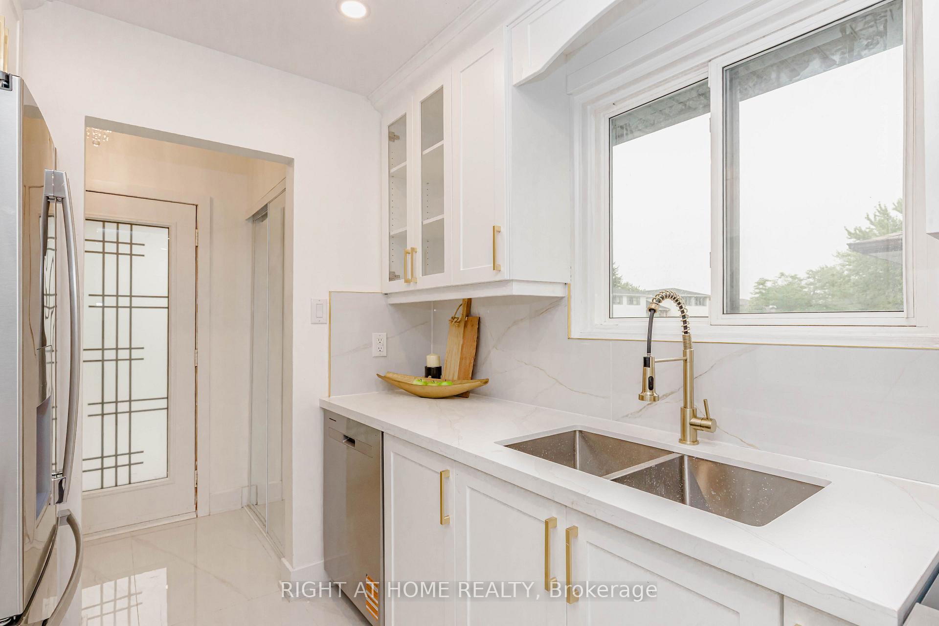 Photo 17 of 7650 Priory Crescent, Mississauga, Malton — HOMEH