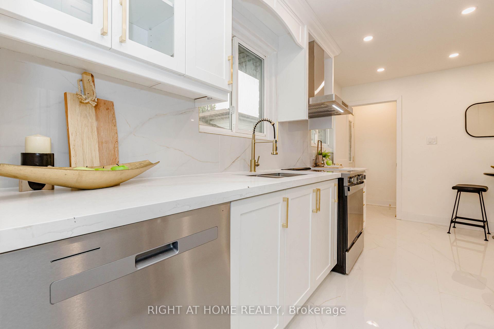 Photo 18 of 7650 Priory Crescent, Mississauga, Malton — HOMEH