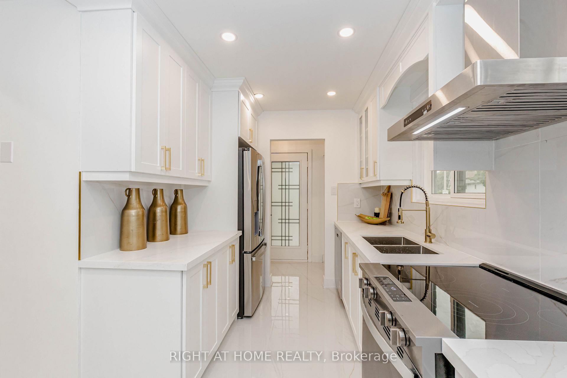 Photo 19 of 7650 Priory Crescent, Mississauga, Malton — HOMEH
