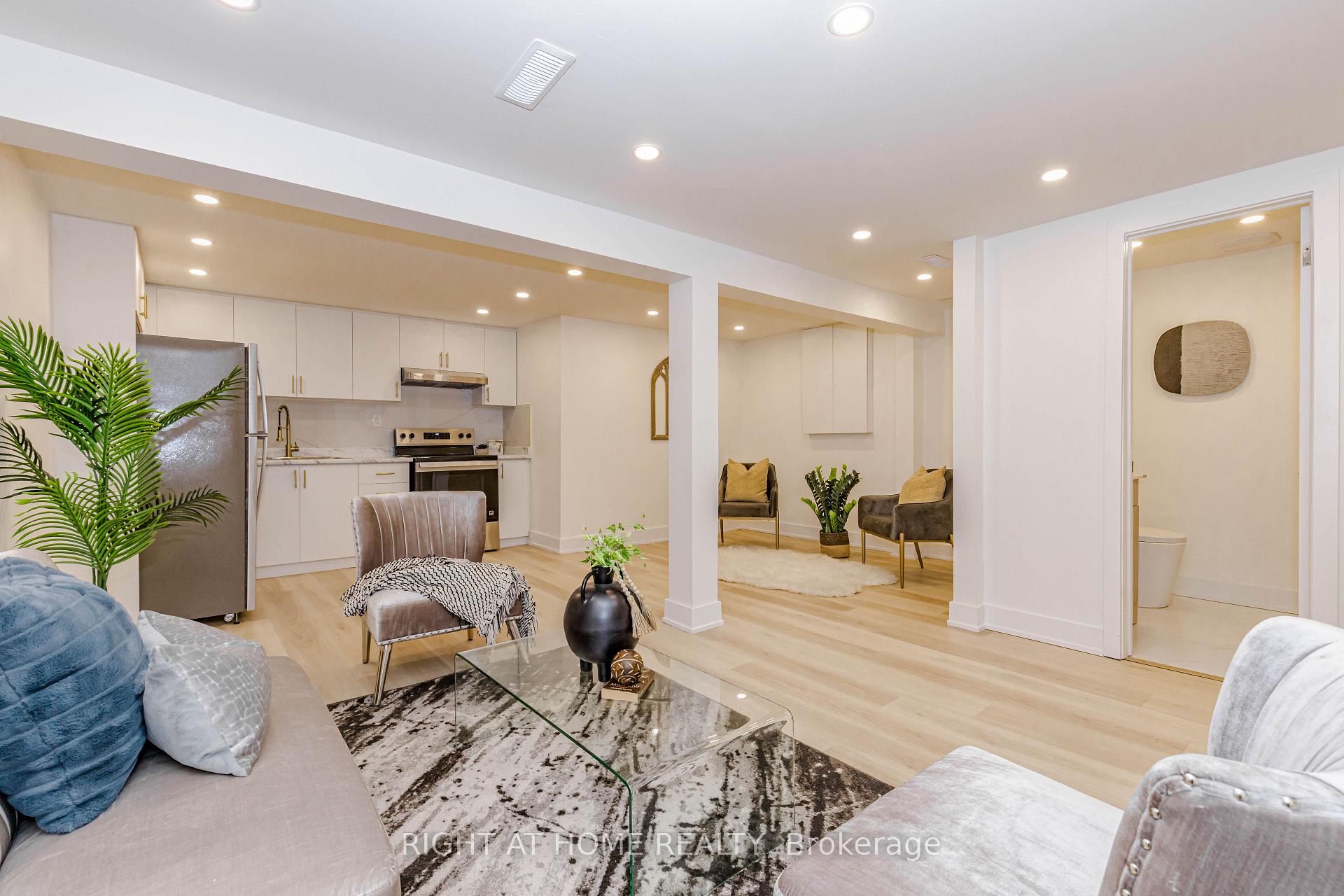 Photo 34 of 7650 Priory Crescent, Mississauga, Malton — HOMEH