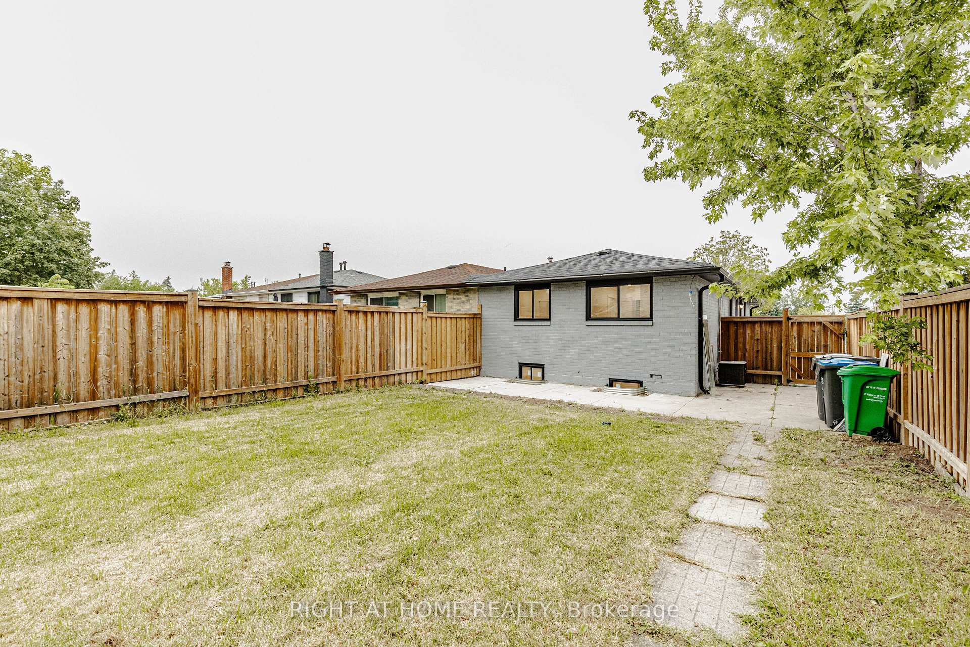Photo 47 of 7650 Priory Crescent, Mississauga, Malton — HOMEH