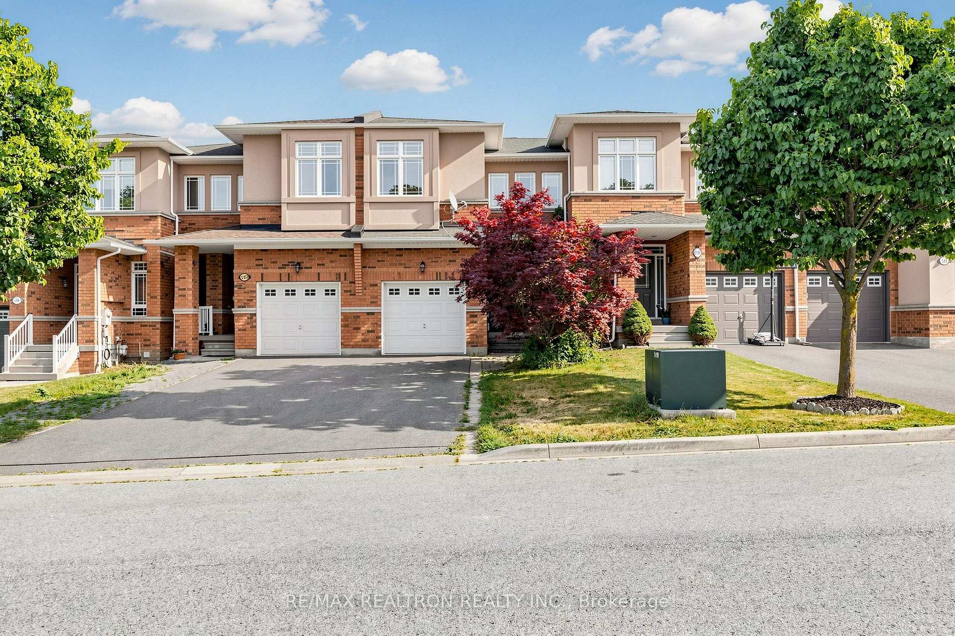 Front of 142 Mistywood Crescent W