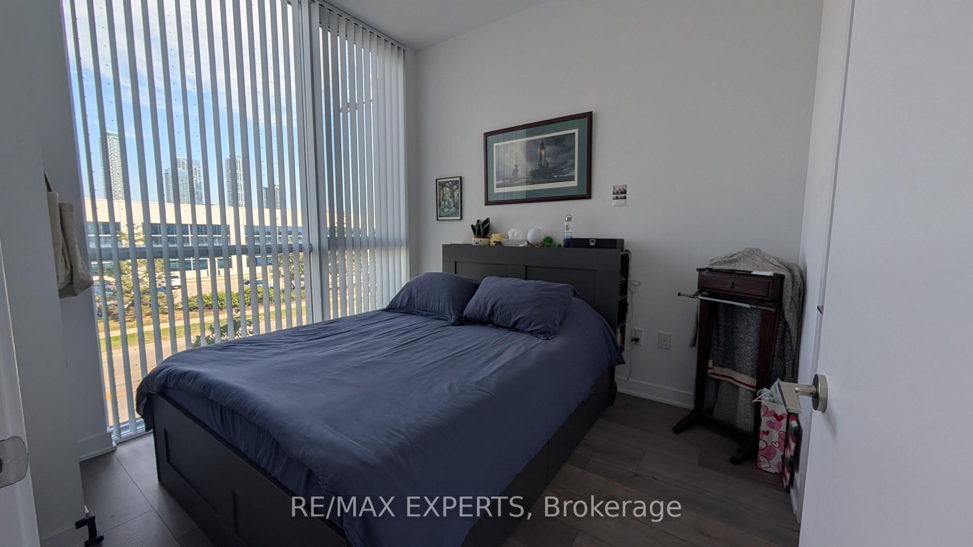 Photo 7 of 38 Honeycrisp Crescent, Vaughan, Vaughan Corporate Centre — HOMEH
