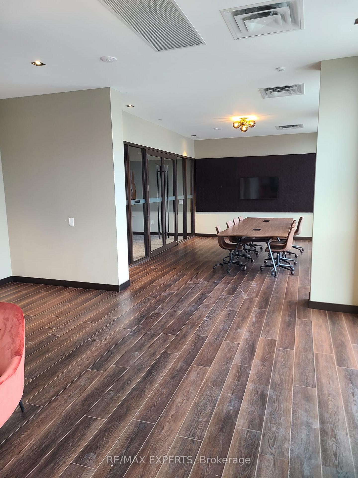 Photo 13 of 38 Honeycrisp Crescent, Vaughan, Vaughan Corporate Centre — HOMEH