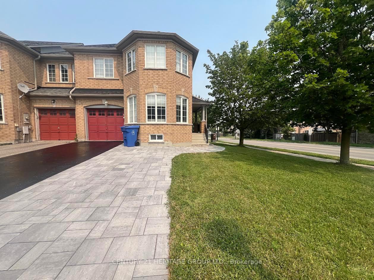 Photo 1 of 109 Bonshaw Avenue, Newmarket, Woodland Hill — HOMEH