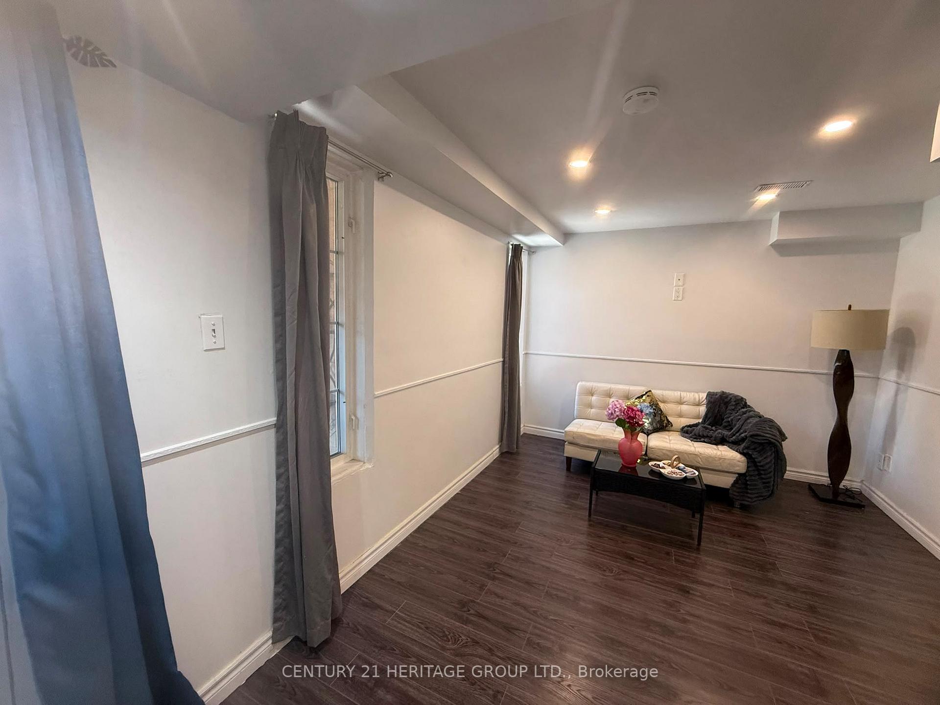 Photo 4 of 109 Bonshaw Avenue, Newmarket, Woodland Hill — HOMEH
