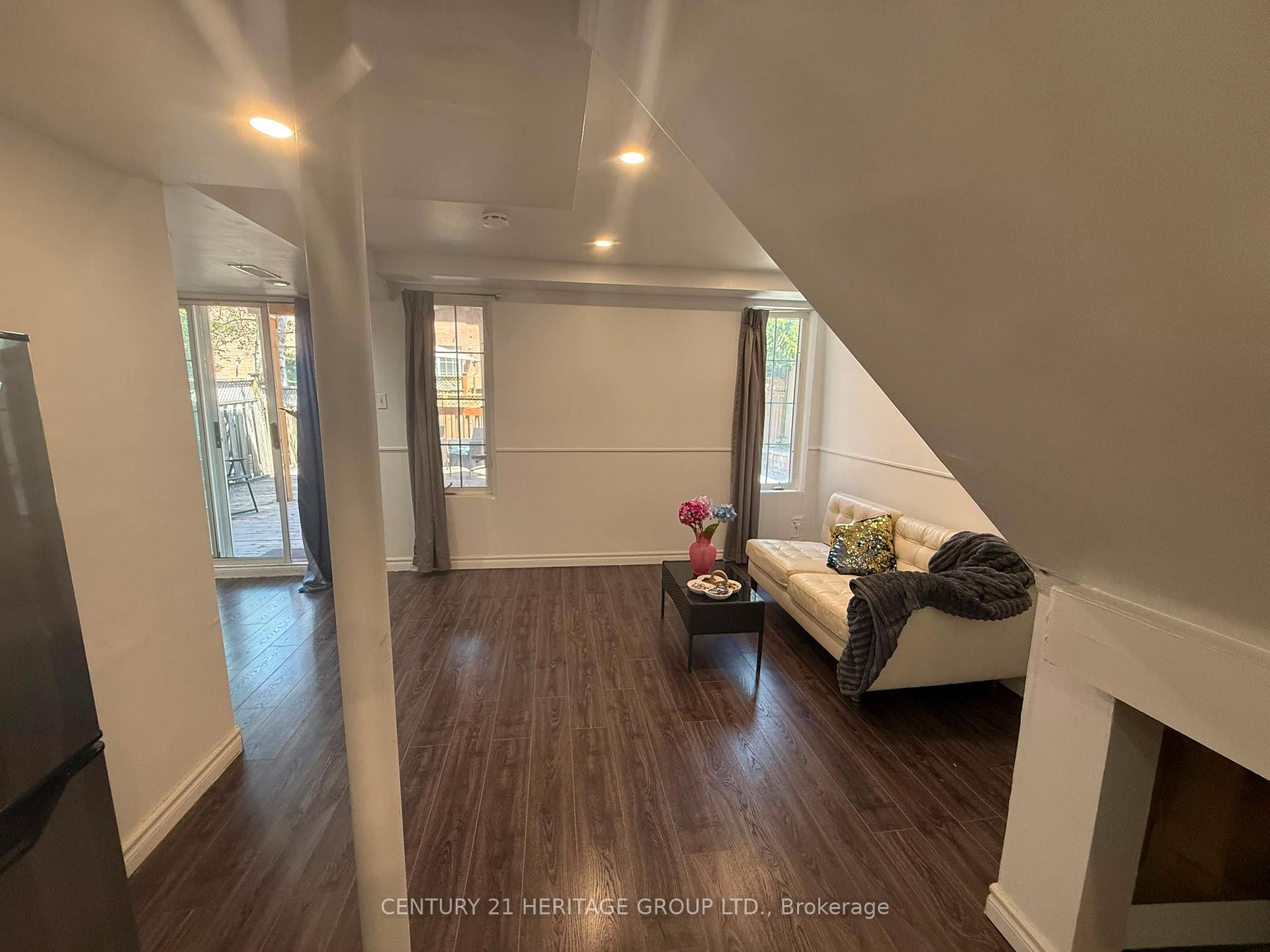 Photo 5 of 109 Bonshaw Avenue, Newmarket, Woodland Hill — HOMEH