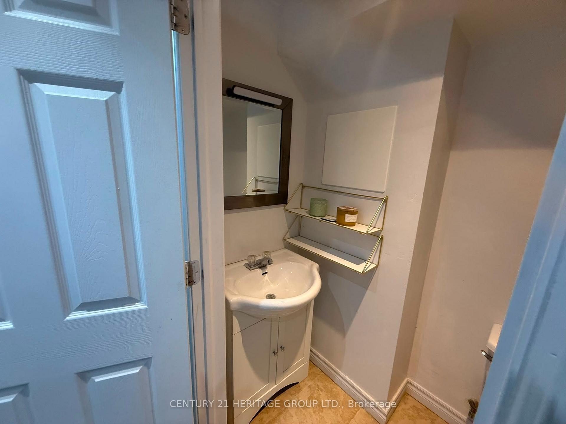 Photo 10 of 109 Bonshaw Avenue, Newmarket, Woodland Hill — HOMEH