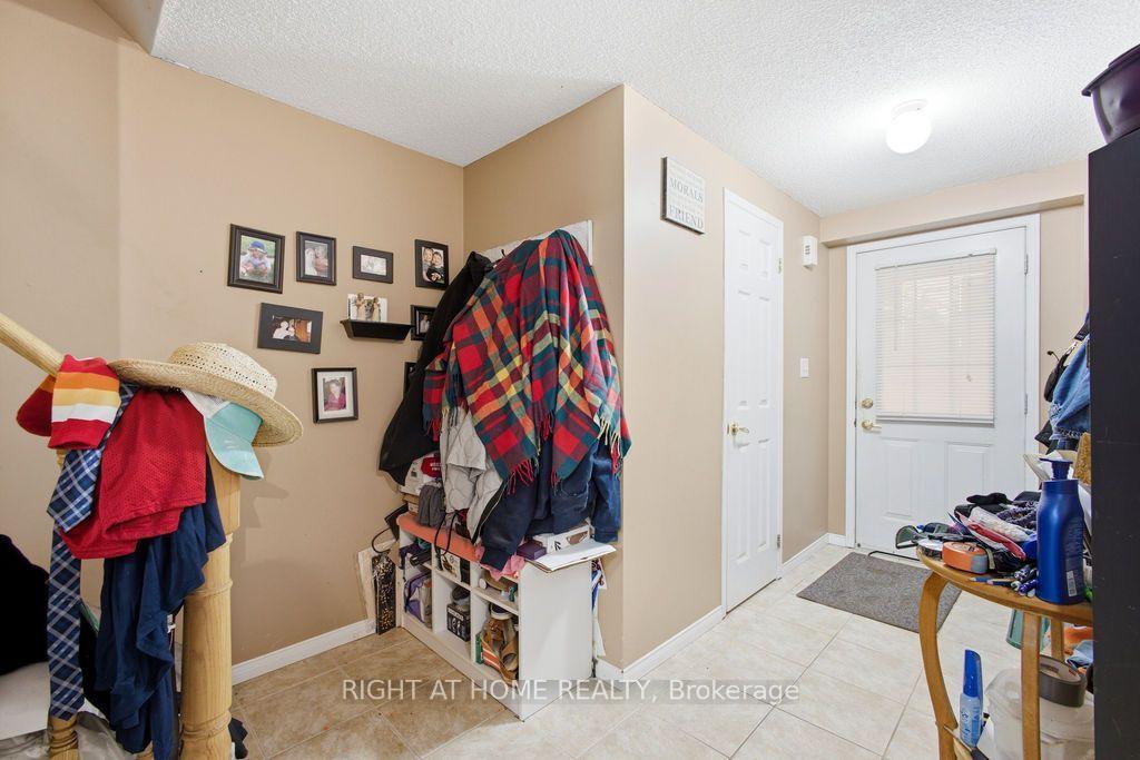 Photo 3 of 168 Sydenham Wells, Barrie, Georgian Drive — HOMEH